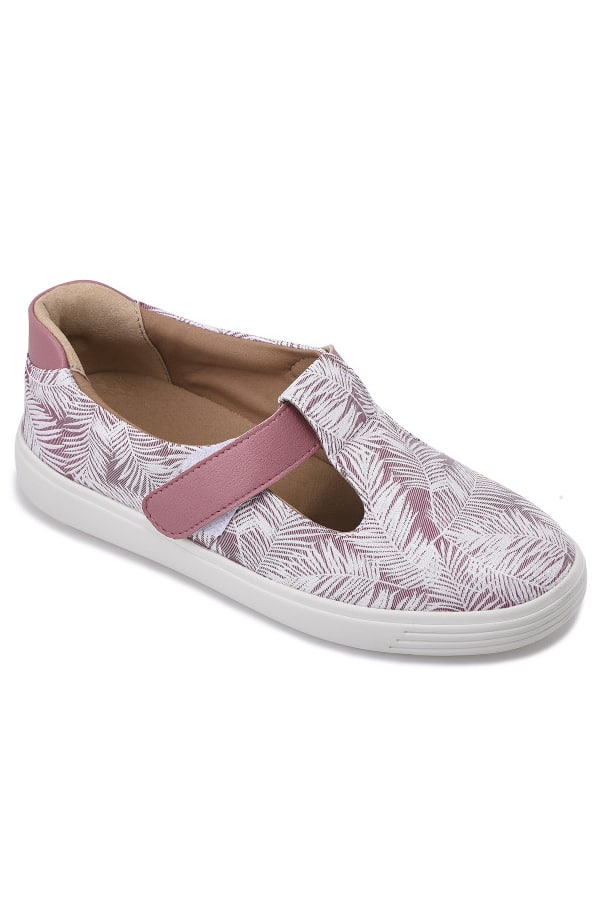 Elsie shoe from Cosyfeet, one of our top picks for wide shoe stores.