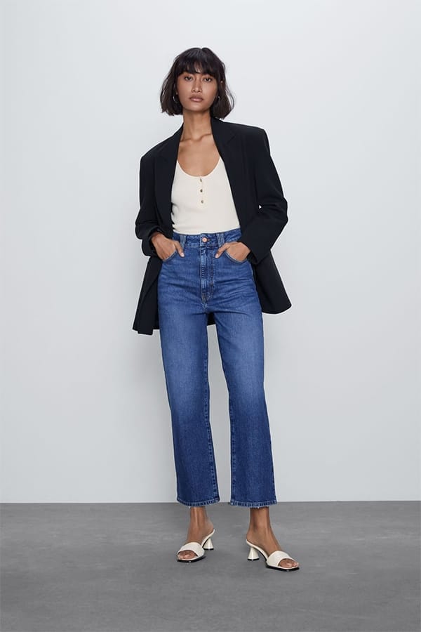High-waisted jeans 