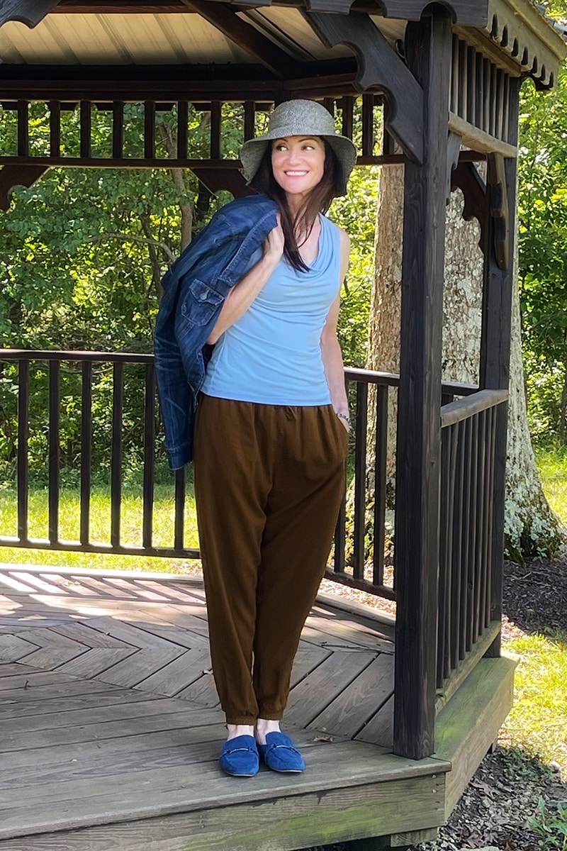 Catherine Brock blogger wearing harem pants casual outfit.