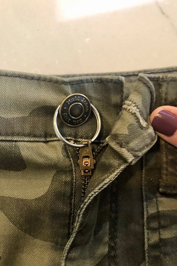 How to keep your pants zipper up with a keyring