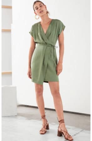 Vegas fashion ideas: sleeveless wrap dress