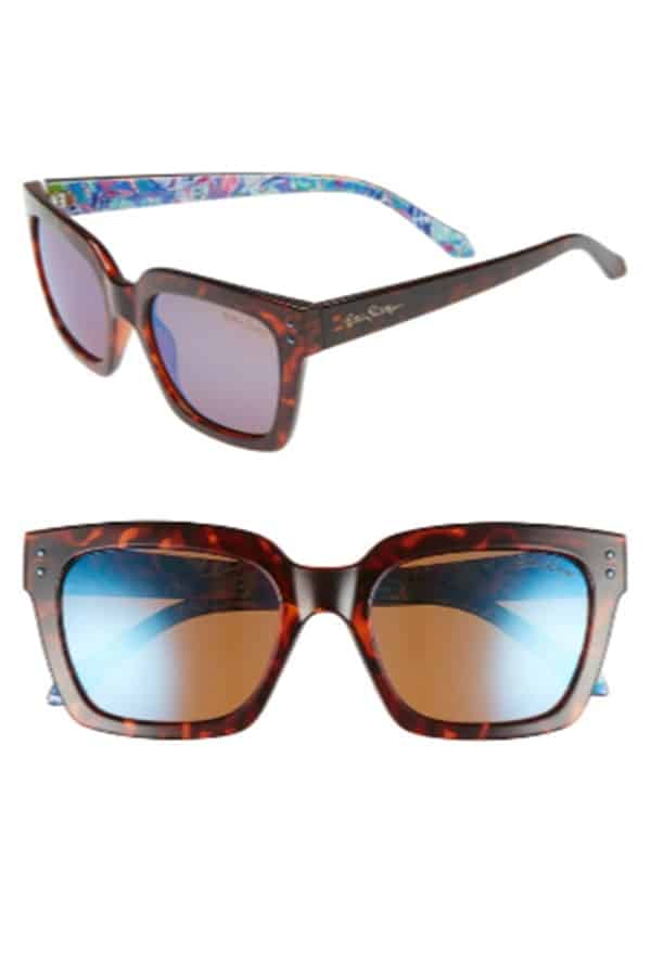 Sunglasses with square frames 